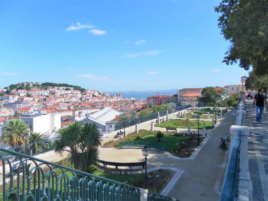 C2 Bairro Alto 18Th Century Beautiful Apartment Лиссабон Экстерьер фото