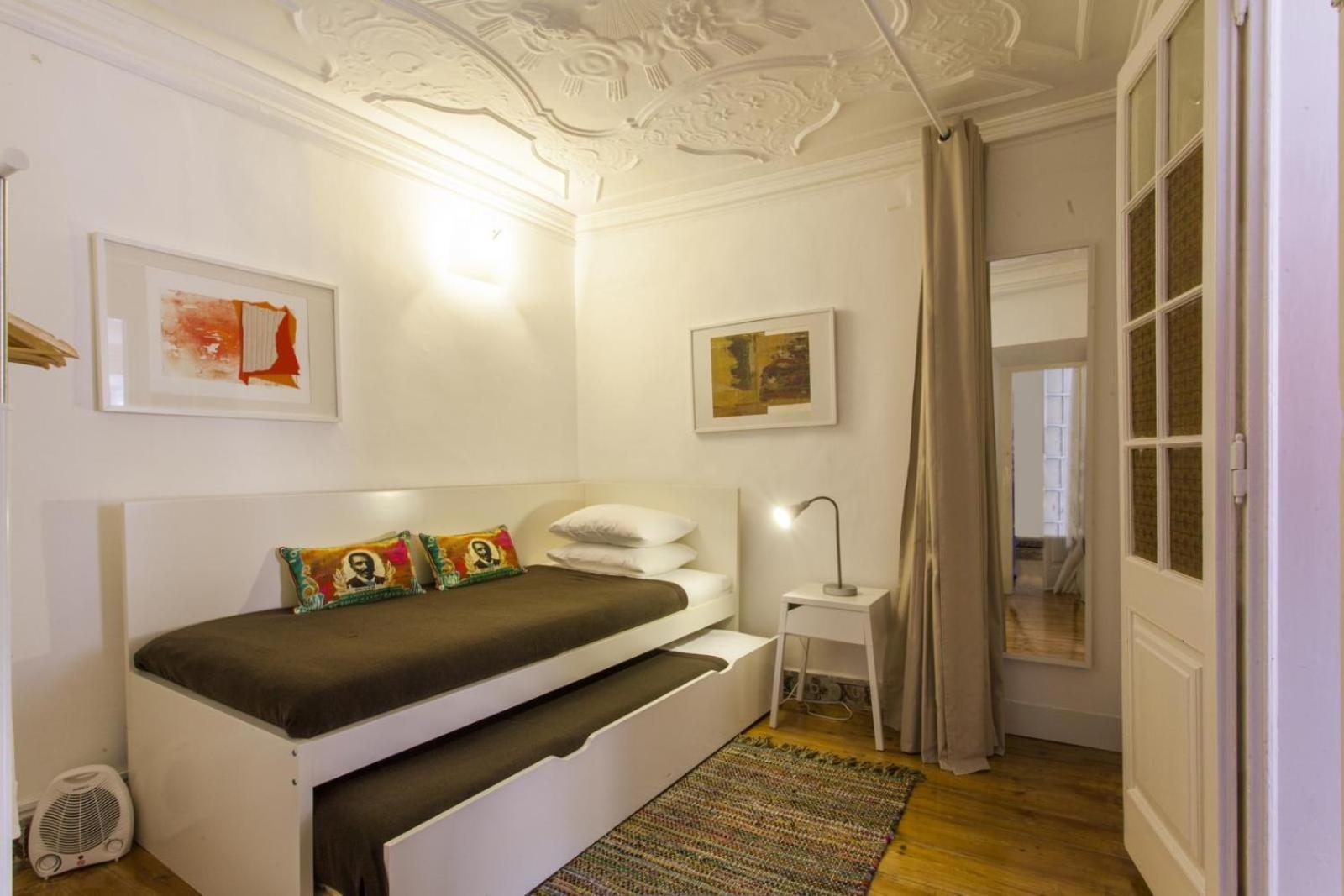 C2 Bairro Alto 18Th Century Beautiful Apartment Лиссабон Экстерьер фото